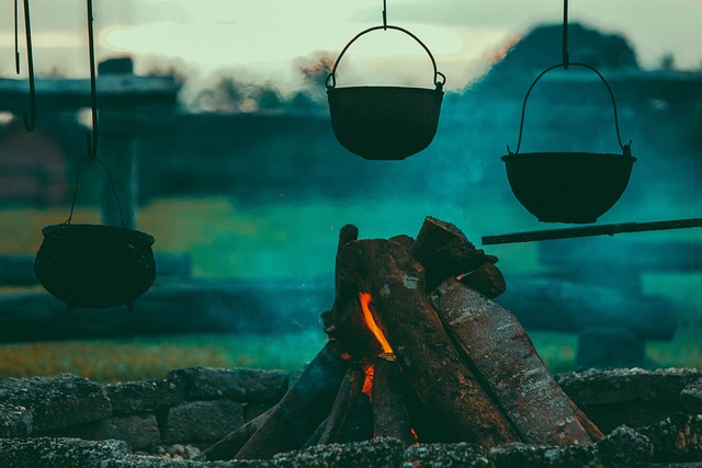 vaření nad ohništěm